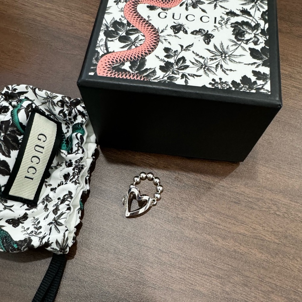 Gucci silver heart ring